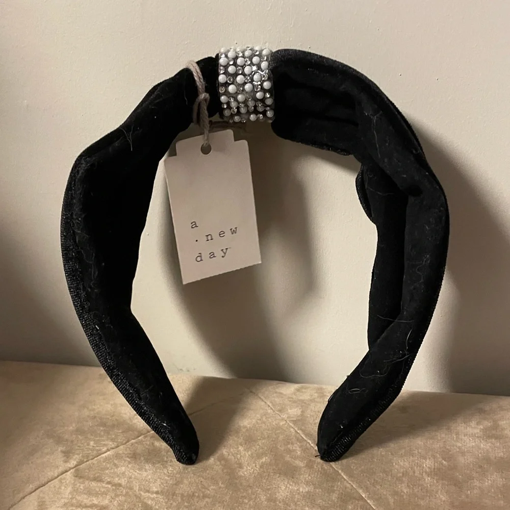 Black Velvet Rhinestone & Pearl Headband NWT